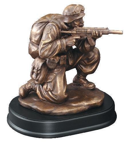 Soldier Kneeling With Rifle Drawn